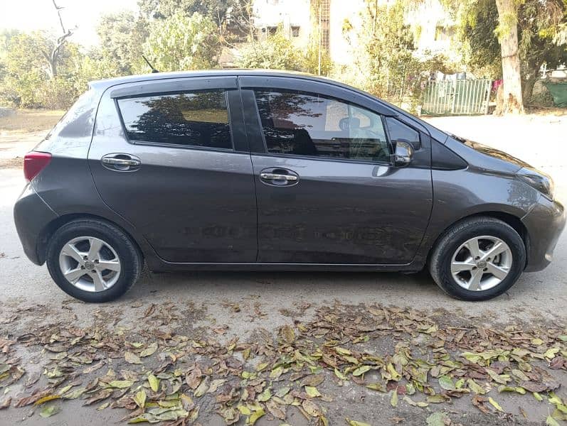 Toyota Vitz 2015 F 1.0 15