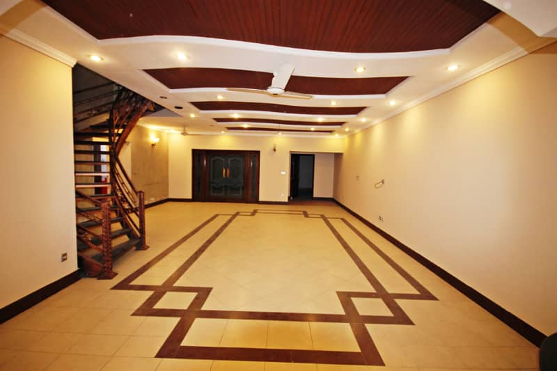 Cantt Properties offer 2 Kanal house availabel for rent in DHA phase 3 23