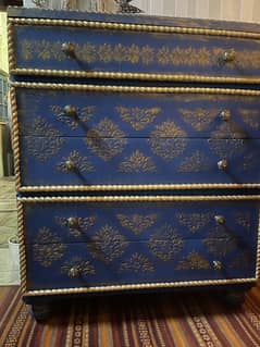 Chest/cabinet of drawers