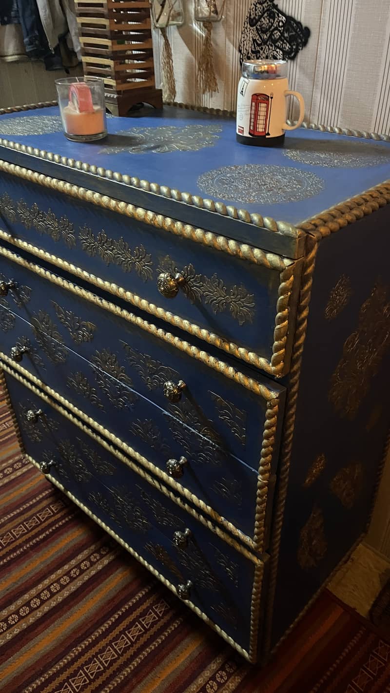 Chest/cabinet of drawers 3