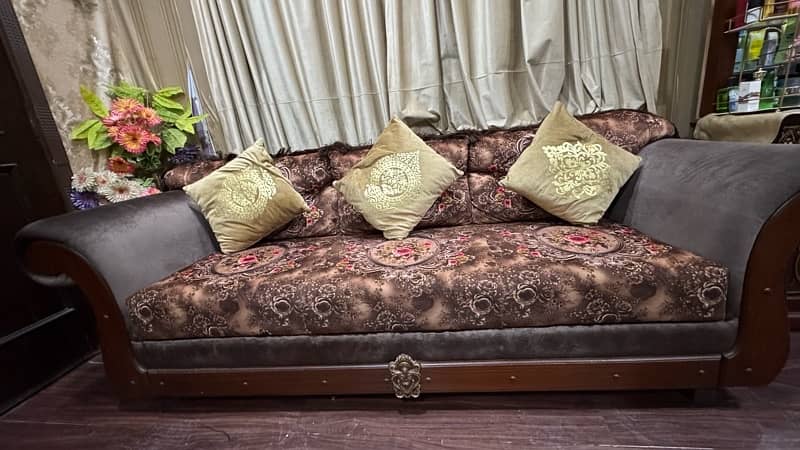 5 Seater Full Size Sofa | High Quality Slightly Used 0