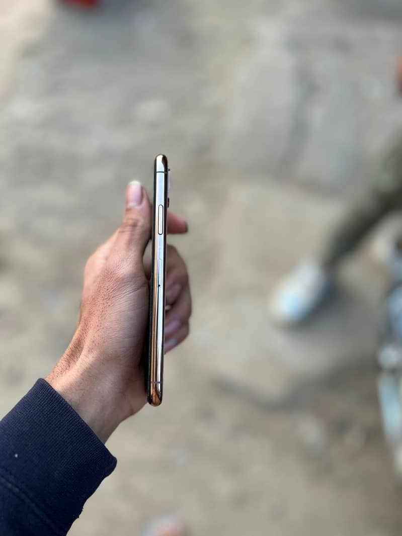 iPhone xs 1