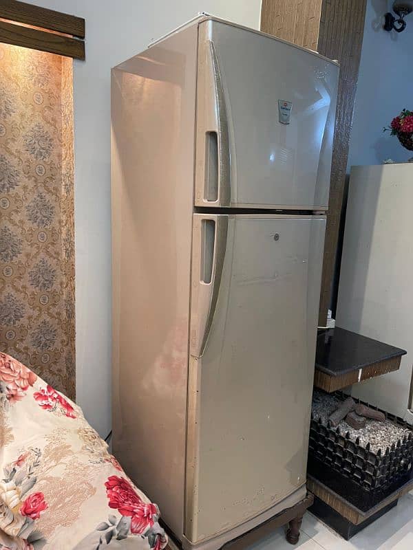 Dawlance Refrigerator or fridge 4