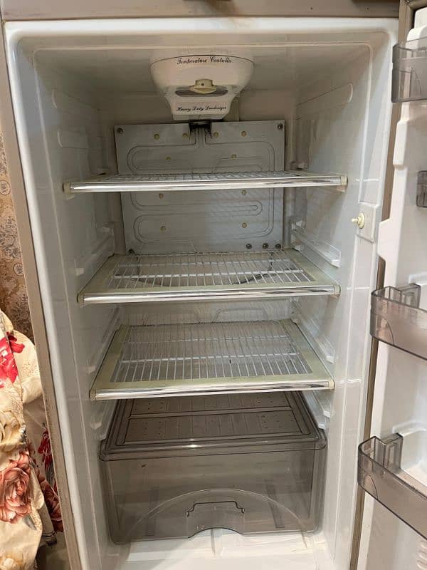 Dawlance Refrigerator or fridge 6