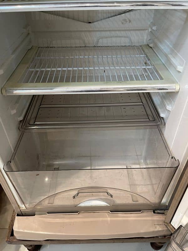 Dawlance Refrigerator or fridge 8