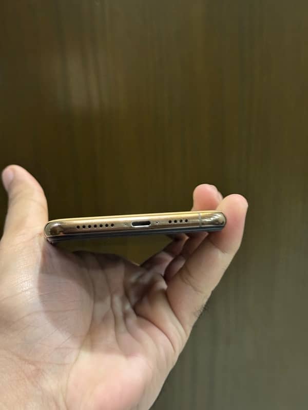 iPhone Xs Max 64gb PTA APPROVED 1