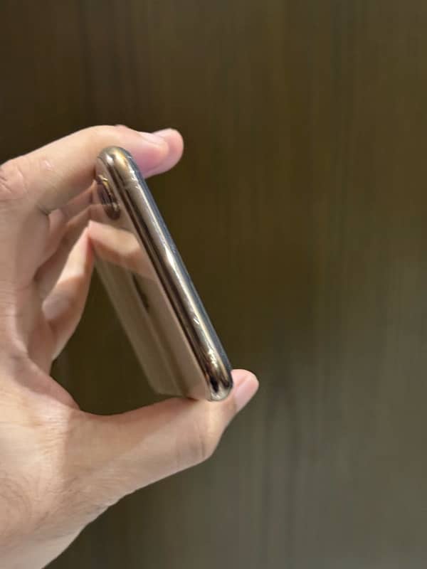 iPhone Xs Max 64gb PTA APPROVED 4