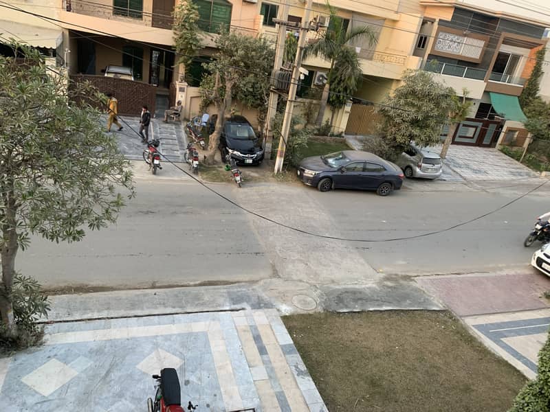 12 marla house for sale in johar town block P Semi Commerical (original picture) 60 feet road (walking distance near to Emporium) Hot location  Main apporced  Tile flooring  Double unit  Double kitchen 11