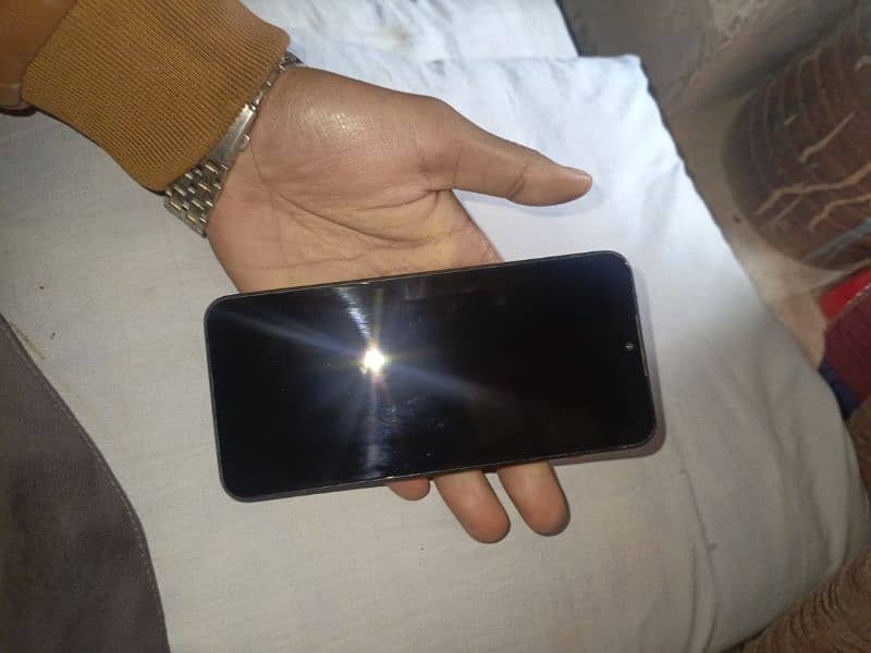 I am selling for infinix note 11 location jhal chakian box ha 0