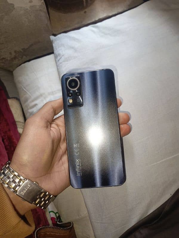 I am selling for infinix note 11 location jhal chakian box ha 4