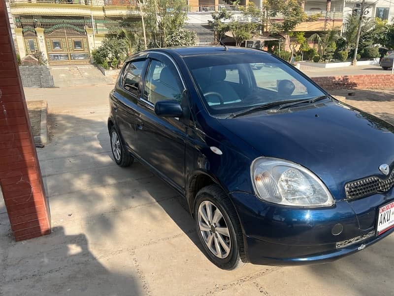 Toyota Vitz 2000 1