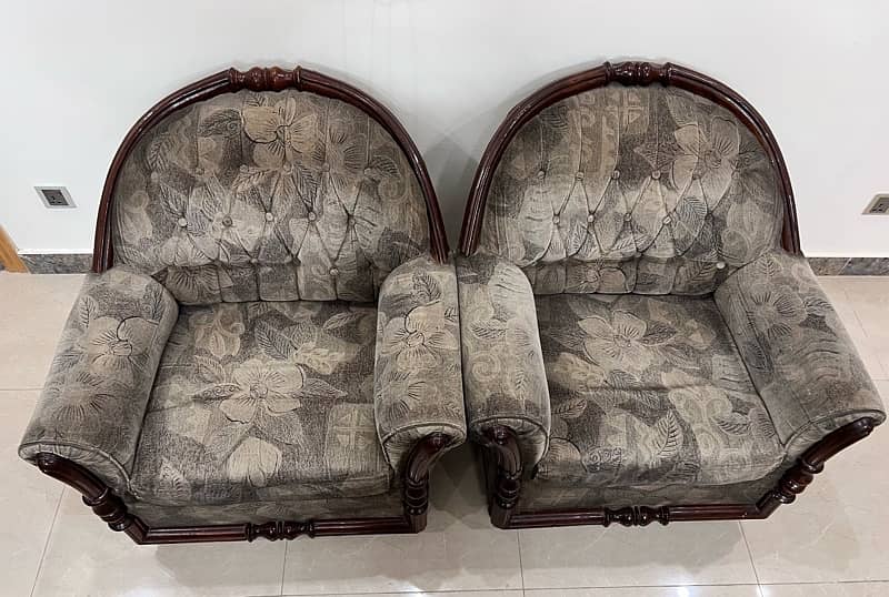 4 seater Sofa Set with side table for sale in Prestine Condition 5