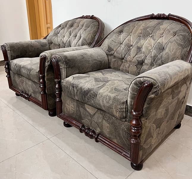 4 seater Sofa Set with side table for sale in Prestine Condition 7