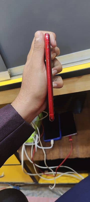 IPHONE 11 PTA APPROVED 64 GB RED COLOR 3