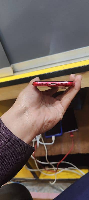 IPHONE 11 PTA APPROVED 64 GB RED COLOR 5