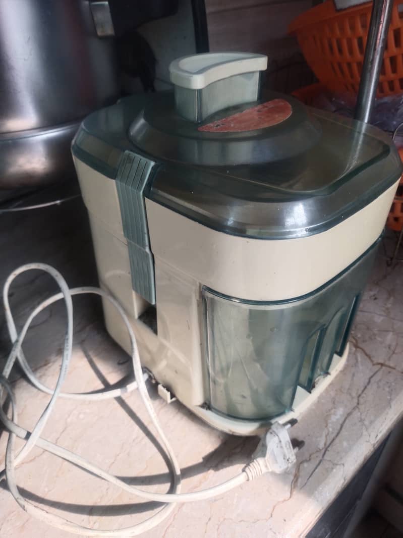 Electric Hand Juicer 2