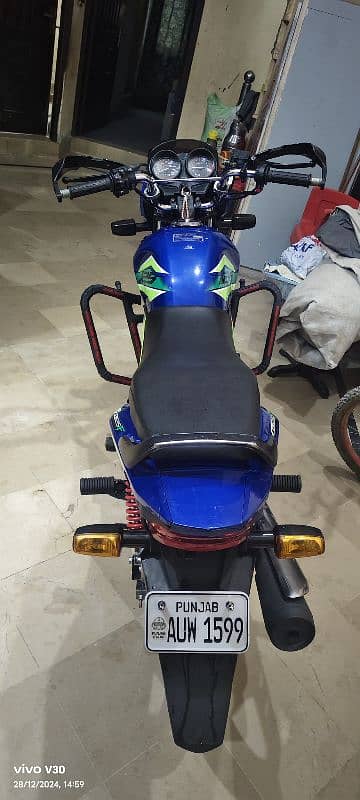 Honda CB 125F 4