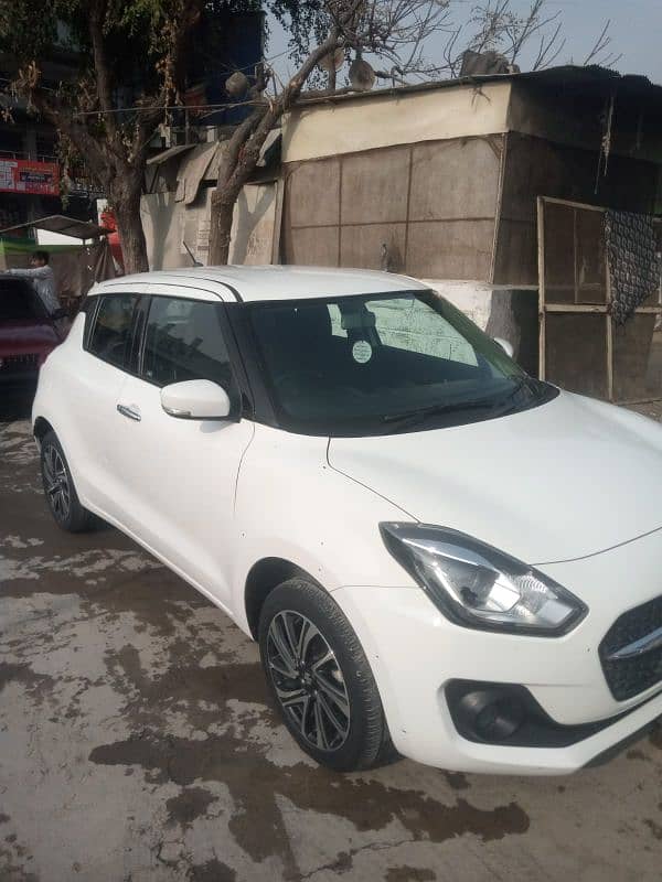 Suzuki Swift GLX CVT 2024 1