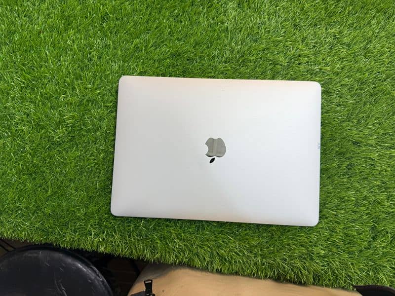 MacBook Air 2019 16gb ram 128 storage 2