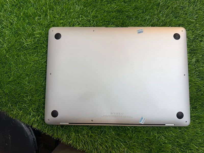 MacBook Air 2019 16gb ram 128 storage 3