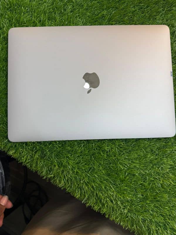 MacBook Air 2019 16gb ram 128 storage 4