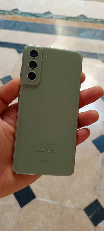 Samsung S21 FE 1