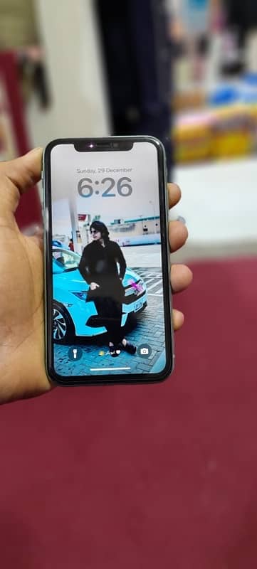 iphone 11 64 gb non pta sim time avalble 2 month wtsp 03244973986 3