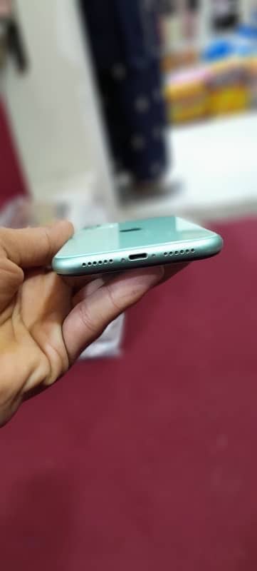 iphone 11 64 gb non pta sim time avalble 2 month wtsp 03244973986 4