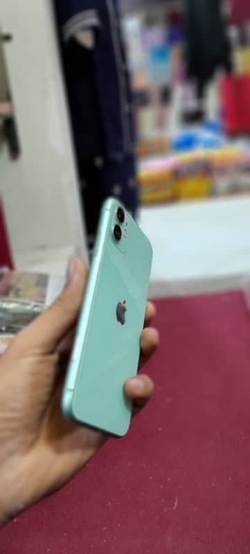 iphone 11 64 gb non pta sim time avalble 2 month wtsp 03244973986 5