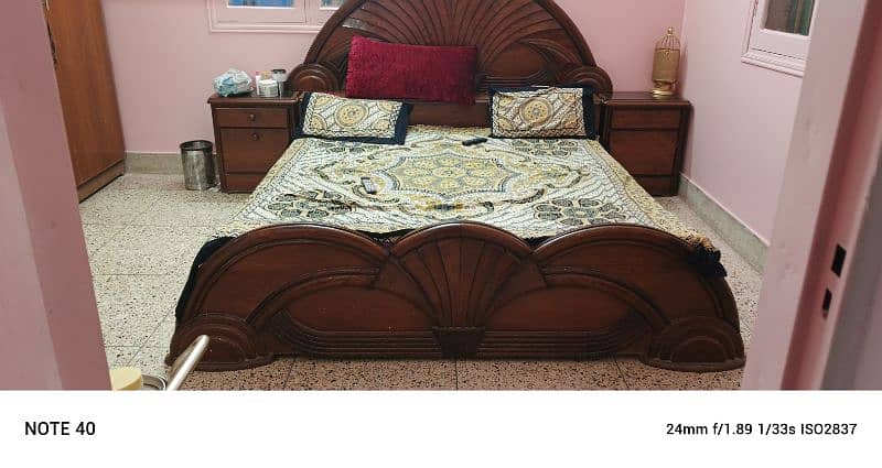 Whole Queen bed with matters 2