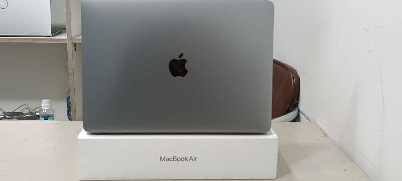 Apple Macbook Air M1 2020 13" 9