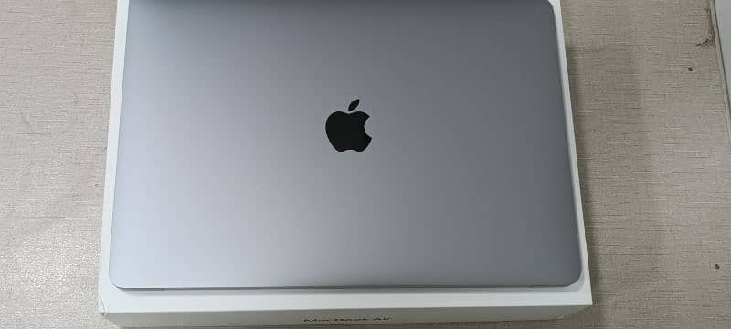 Apple Macbook Air M1 2020 13" 10