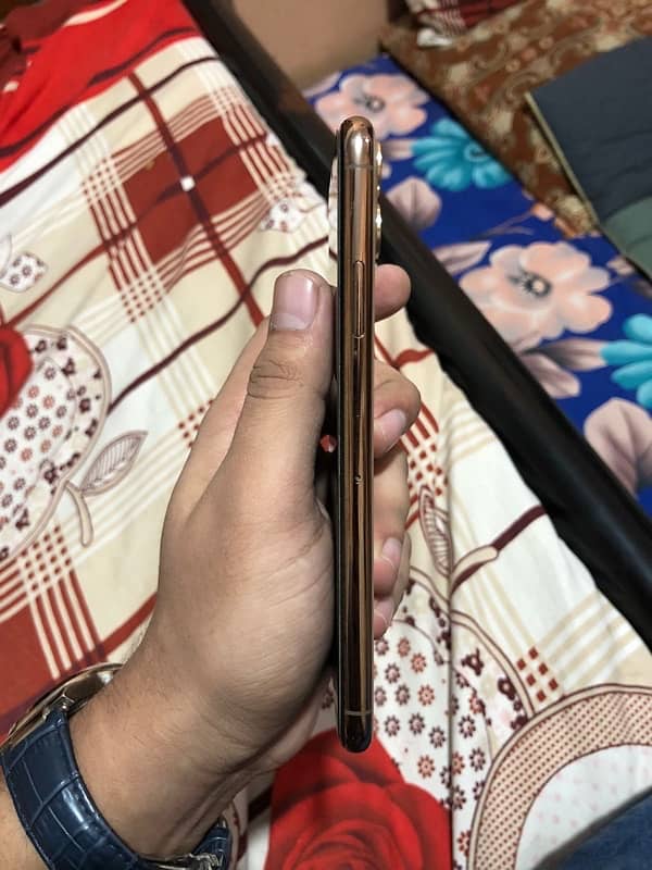 iphone 11 pro max Pta Approved with box 3