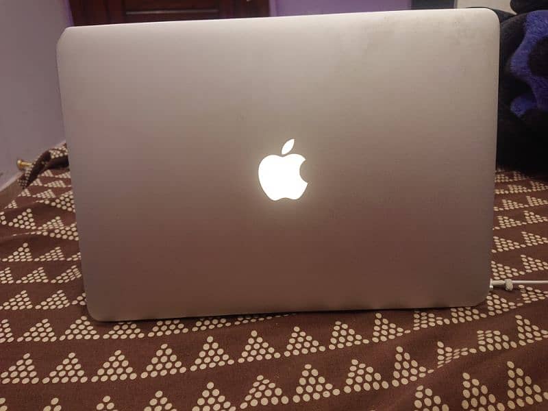 MacBook Air 2017 13.3 Inch, 8GB RAM, 250GB Storage, Good Condition 2