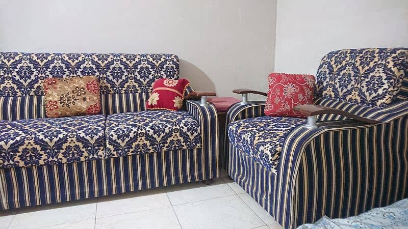 7 seater sofa set slightly used but almost new 1