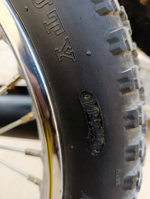 Honda 125 2021 Model Front back tyre be 21 ki hai genion  Contact & 8