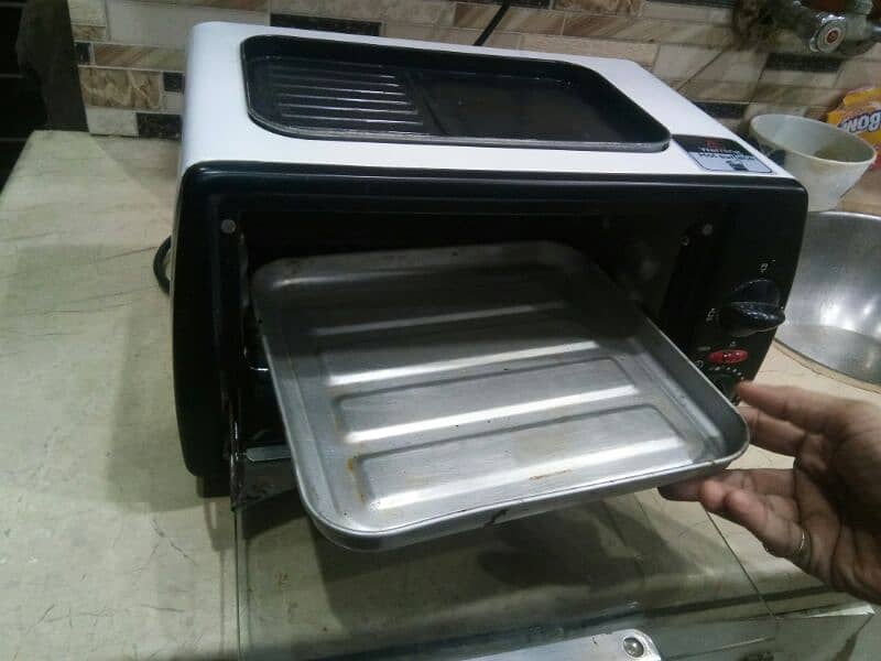 westpoint oven WF-1000D - Toaster Oven - Black and white - 800 Watts 5