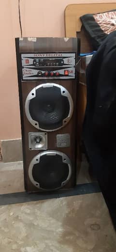 Speaker for sale urgent new condition with lighting