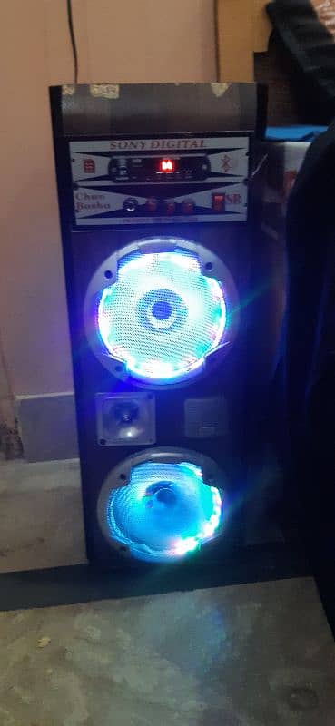 Speaker for sale urgent new condition with lighting 2