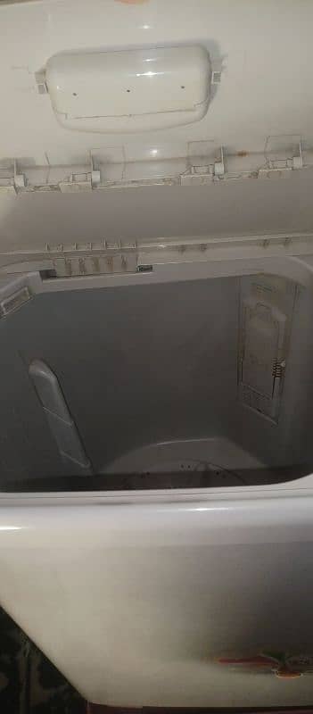 washer & Drayer washing machine good condition urgent sale 5