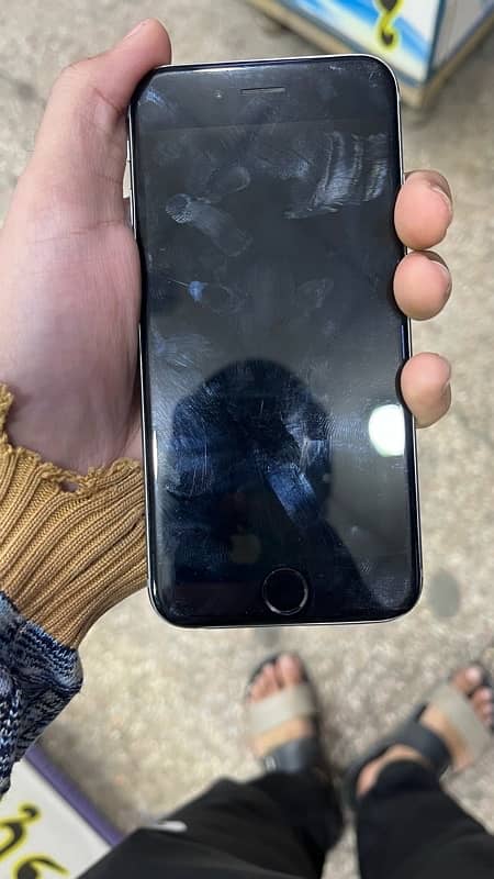 iphone 6 10/10 condition 1