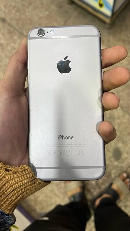 iphone 6 10/10 condition 2