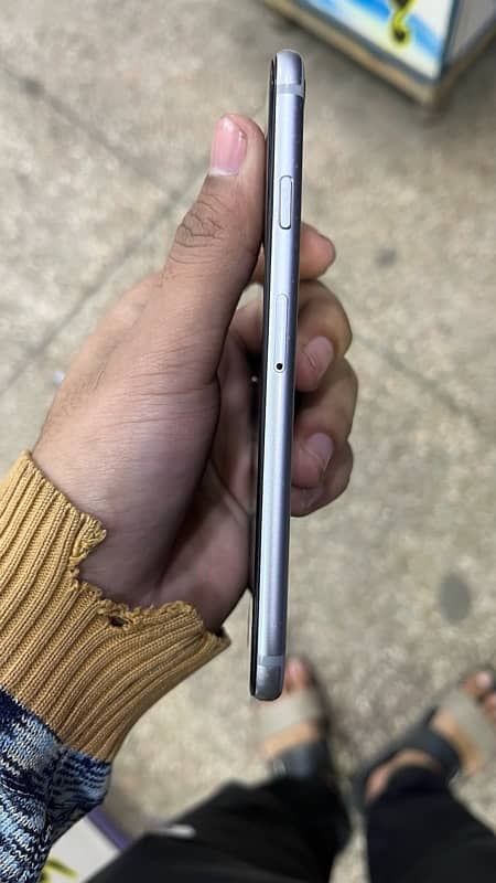 iphone 6 10/10 condition 3