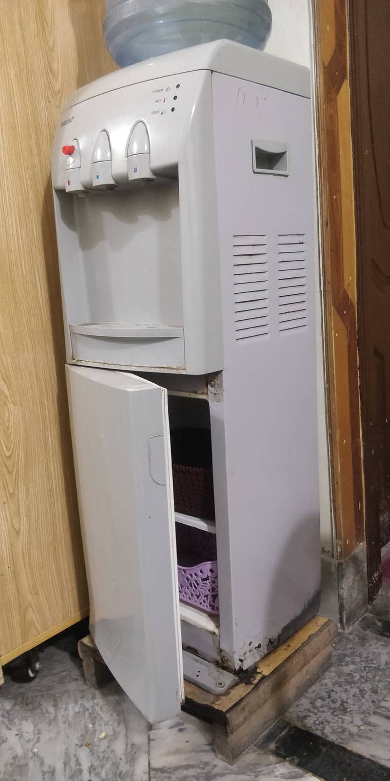 Water dispenser for sale with good condition 1