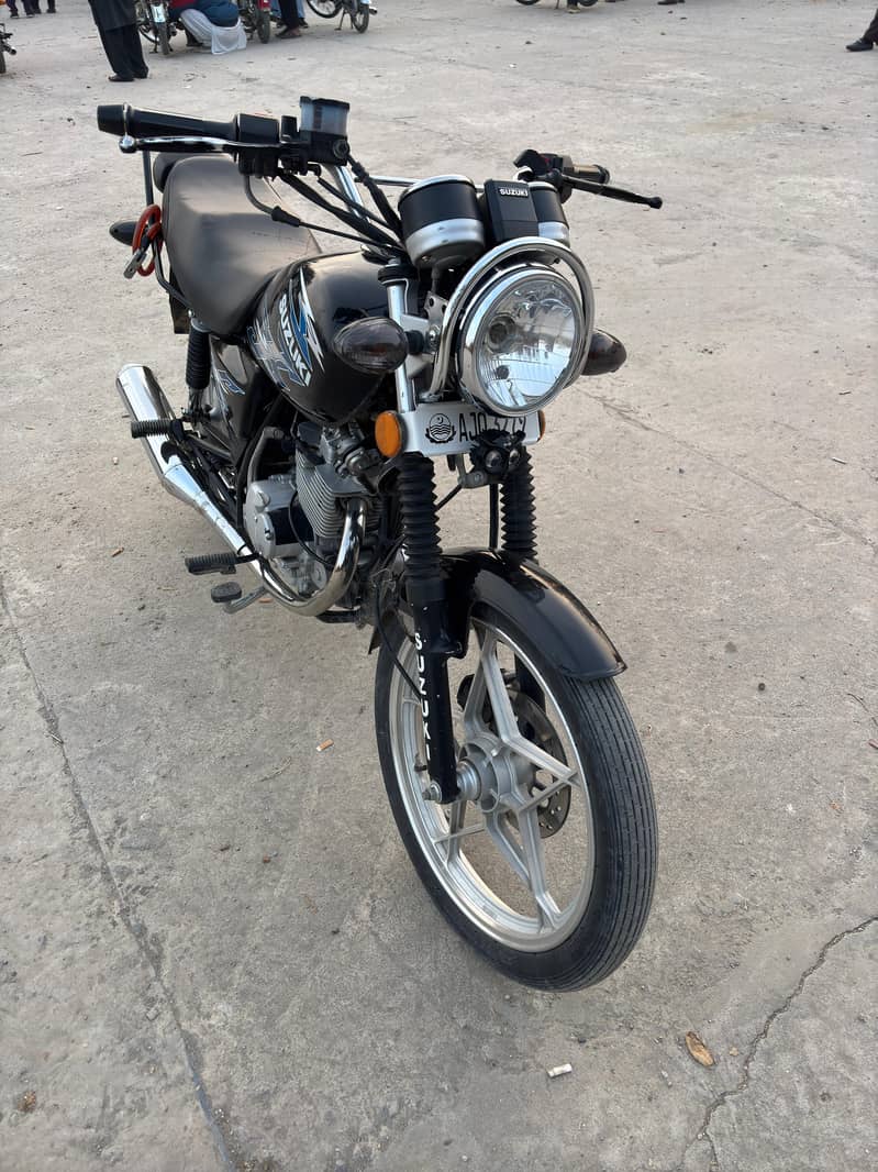 Suzuki GS 150SE 2022 2