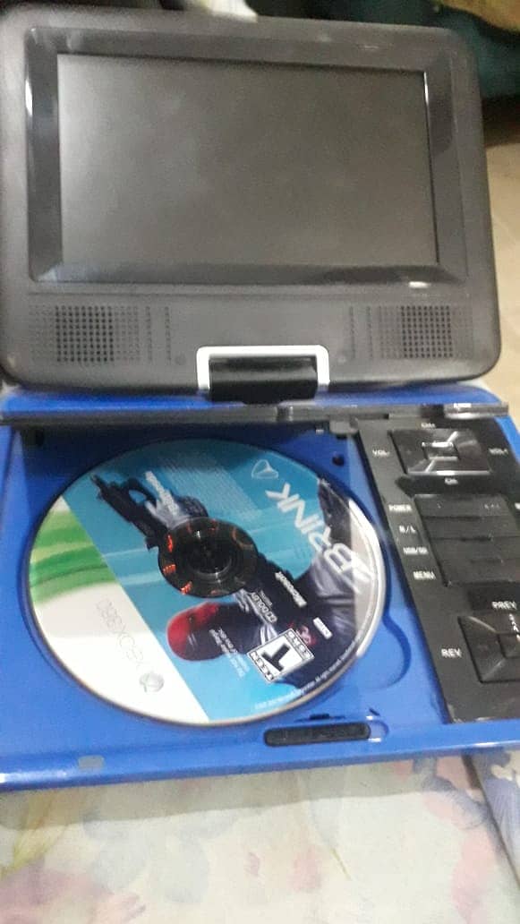 MINI PORTABLE DVD PLAYER WITH ADAPTOR 2