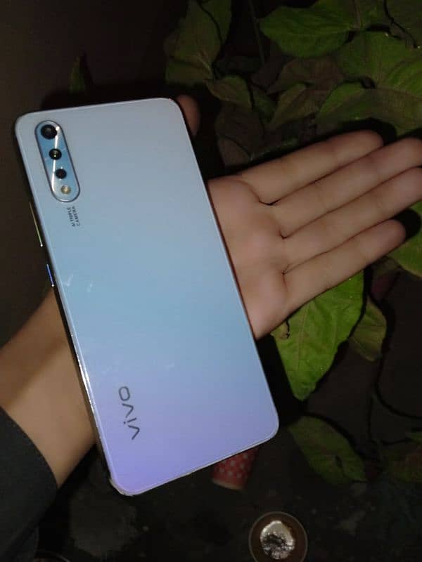 Vivo S1 mobile phone 1