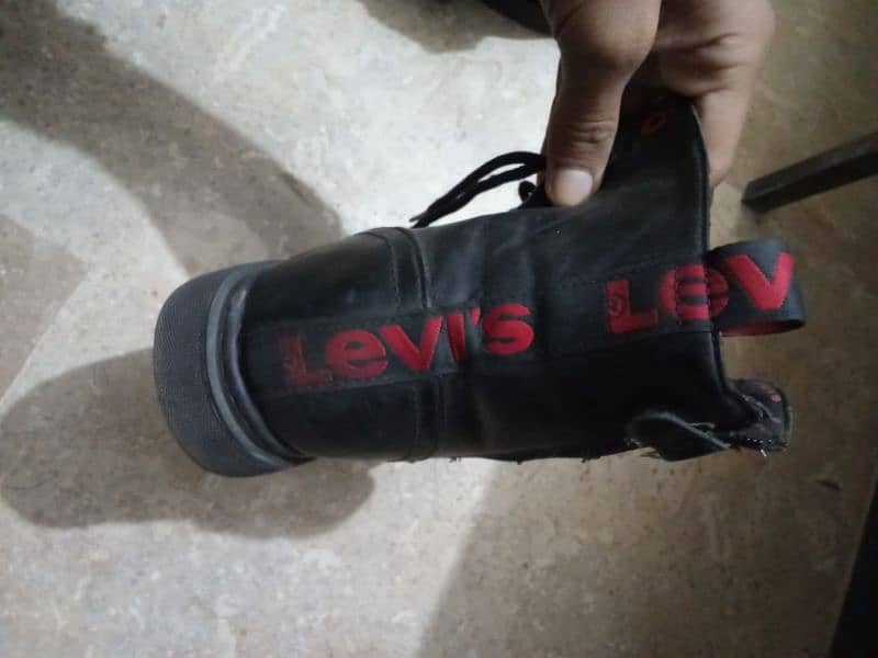 Levis black shoes 4