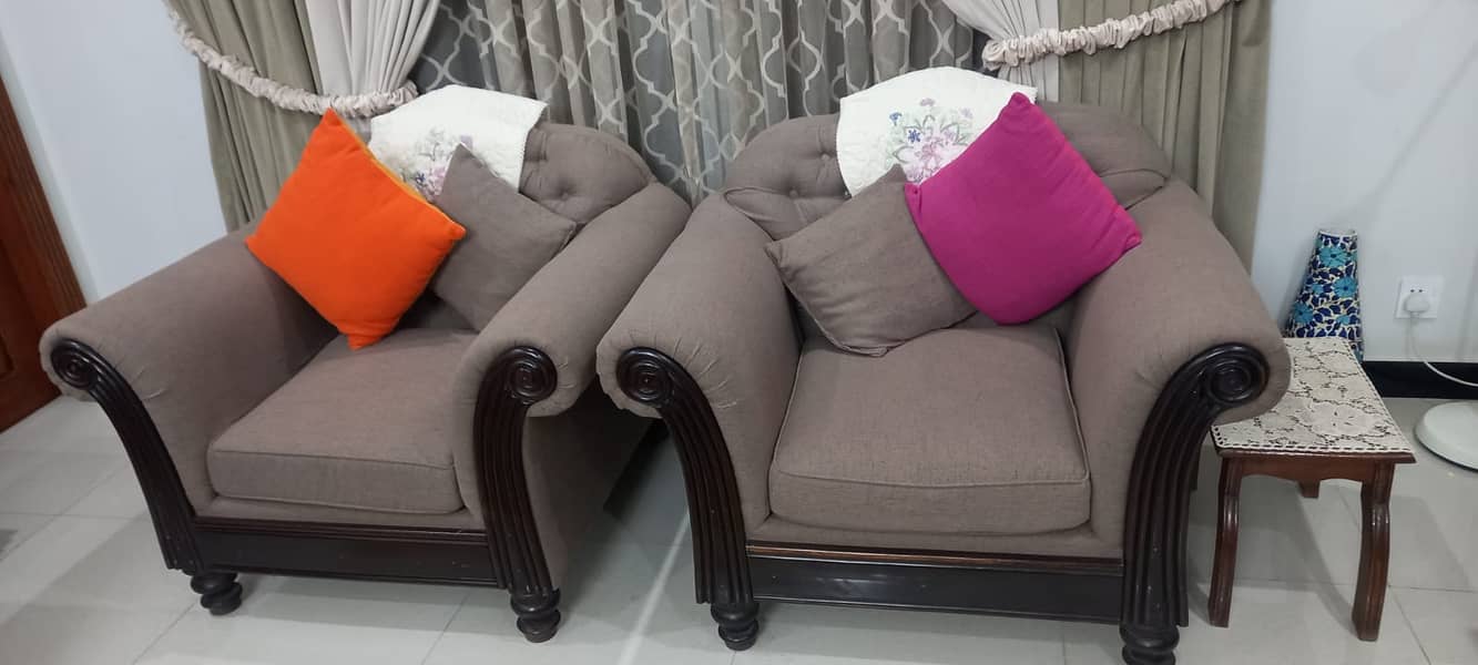 5 Seater Comfotable Sofa Set for Sale 1