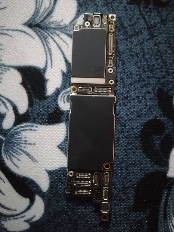 iphone xr motherboard 0